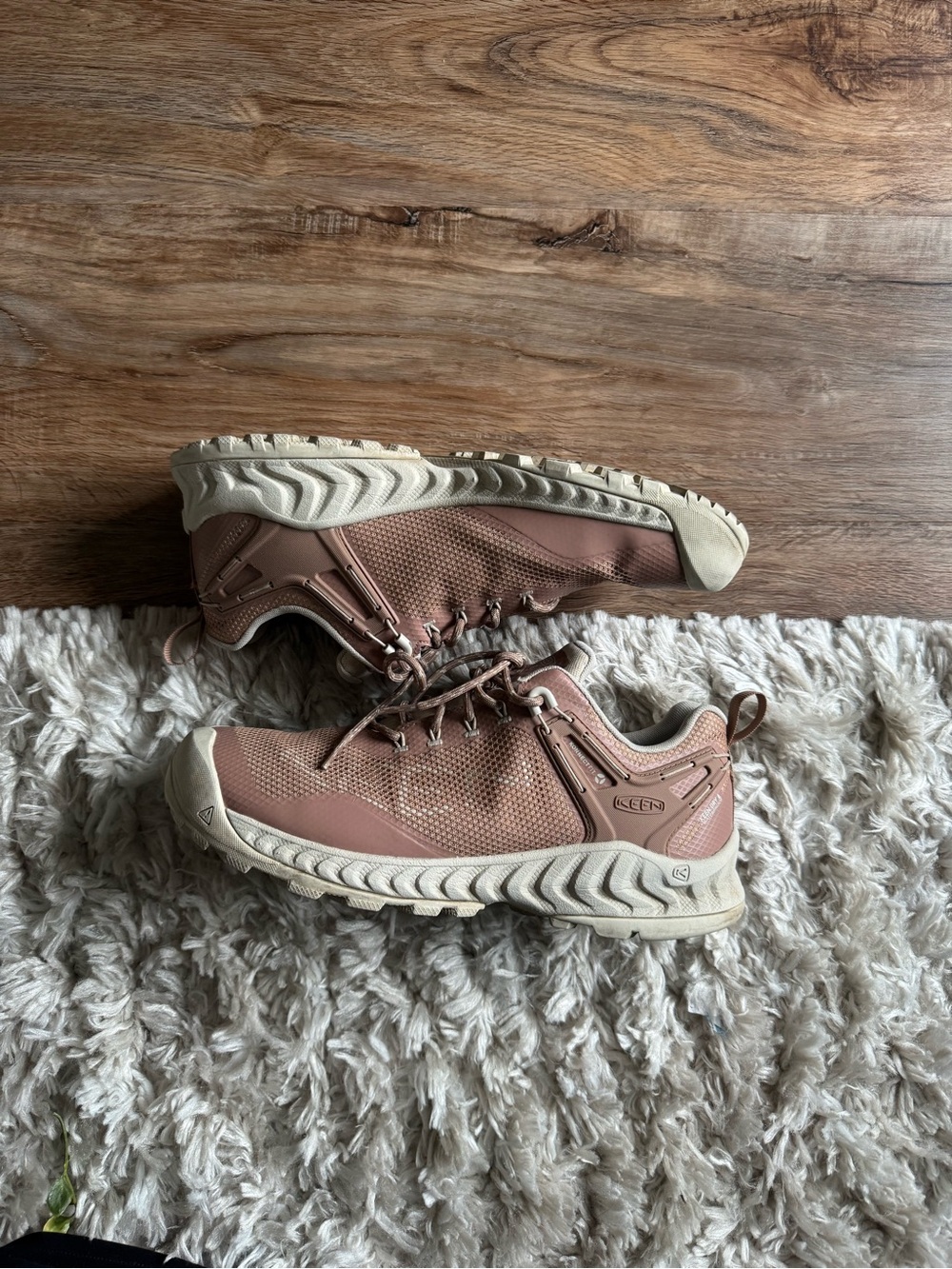KEEN Women’s NXIS EVO Waterproof Dusty Rose Trail Sneakers Plaza Taupe/Ibis Rose